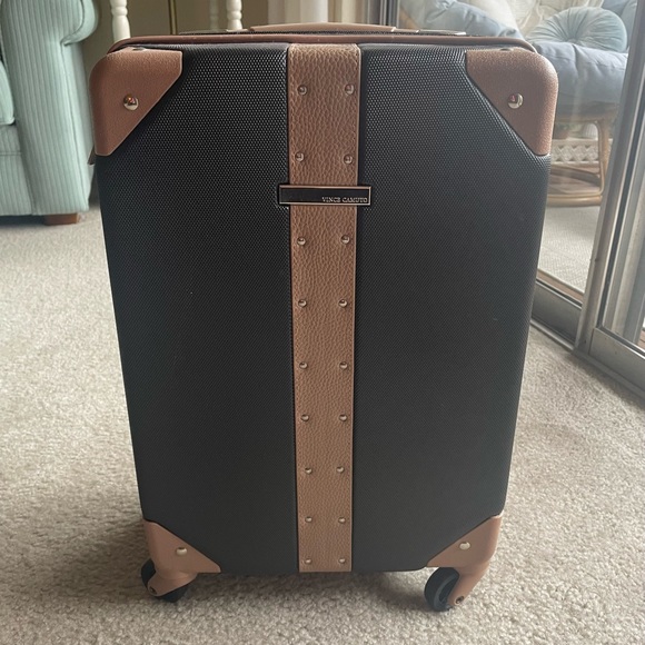 Vince Camuto Bags Vince Camuto 8 Inch Hardside Spinner Carryon